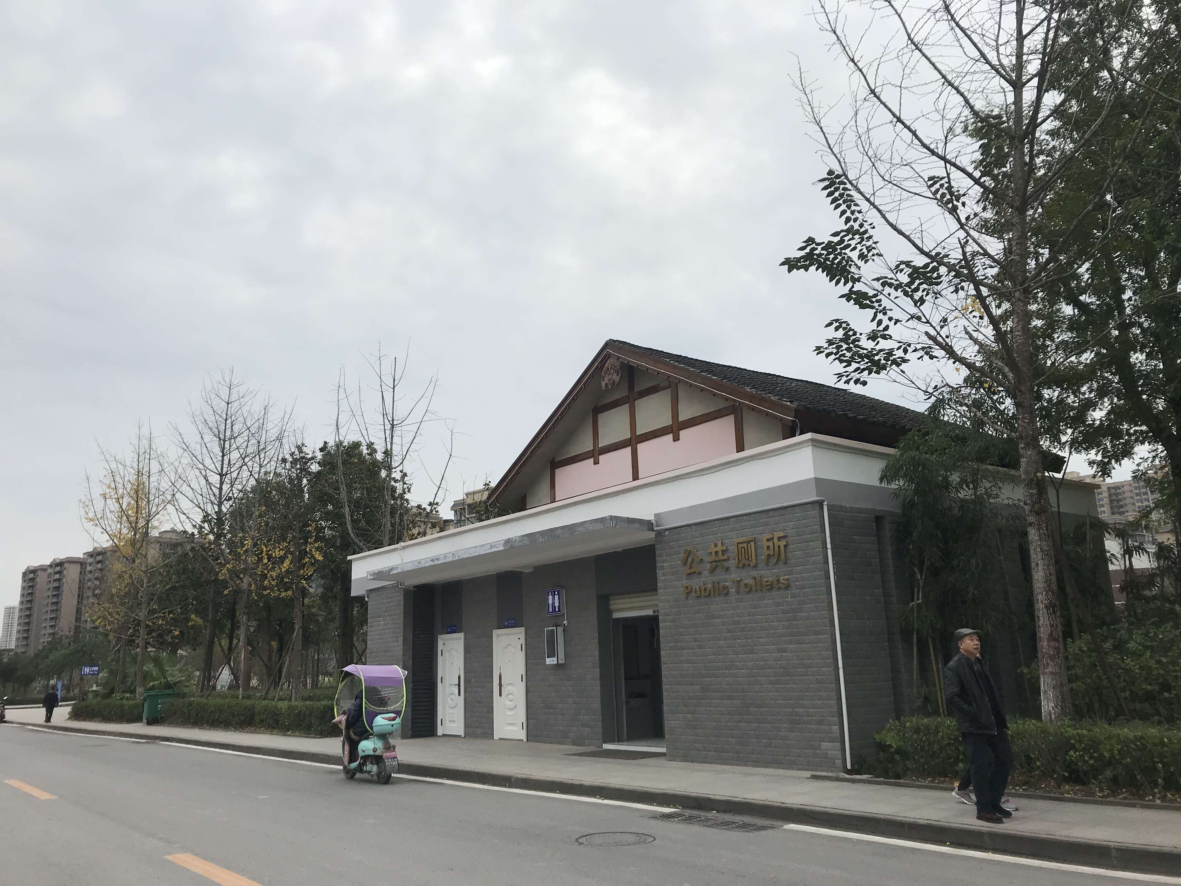 4-4滨水景观公厕.jpg
