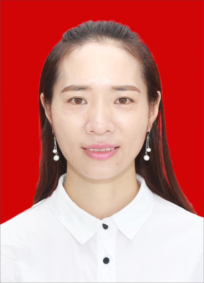 张娟 红底证件照.jpg
