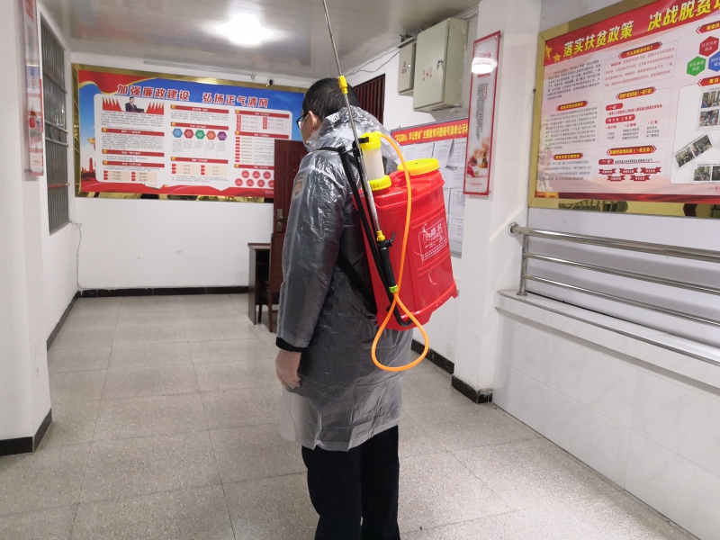 图片15：对办公区域进行日常消杀(1).jpg