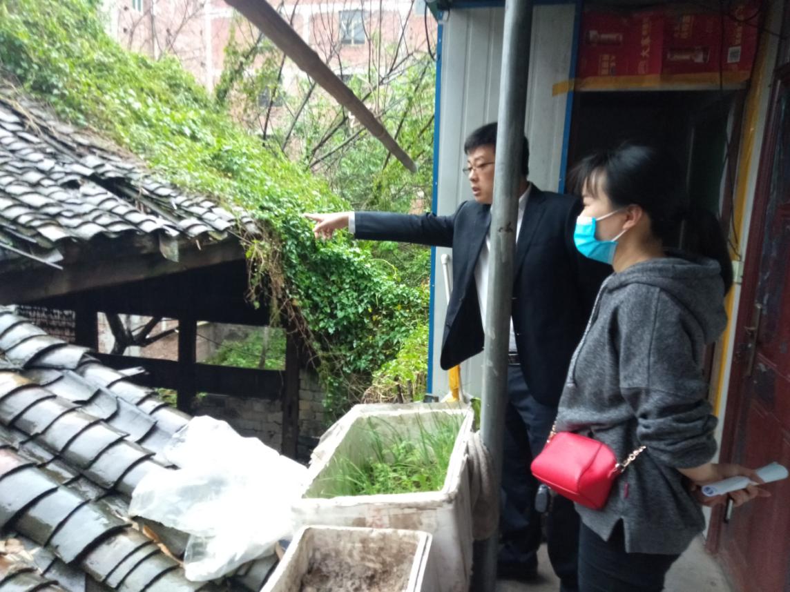 走访贫困户1.jpg