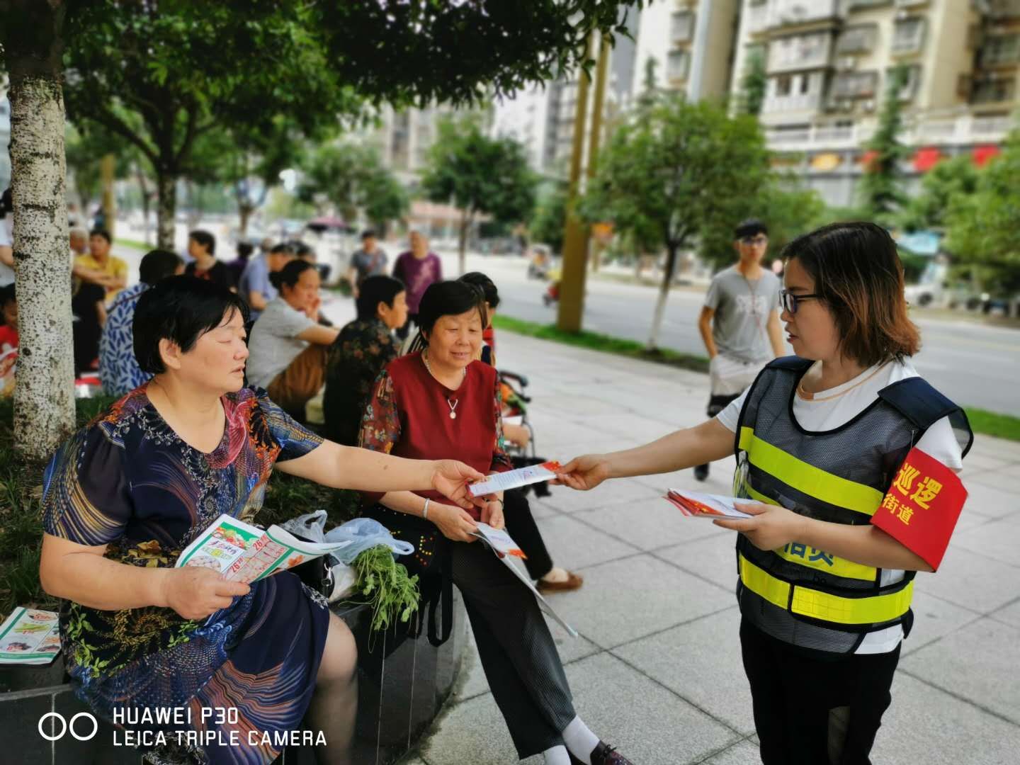 橄榄社区发放宣传单.jpg