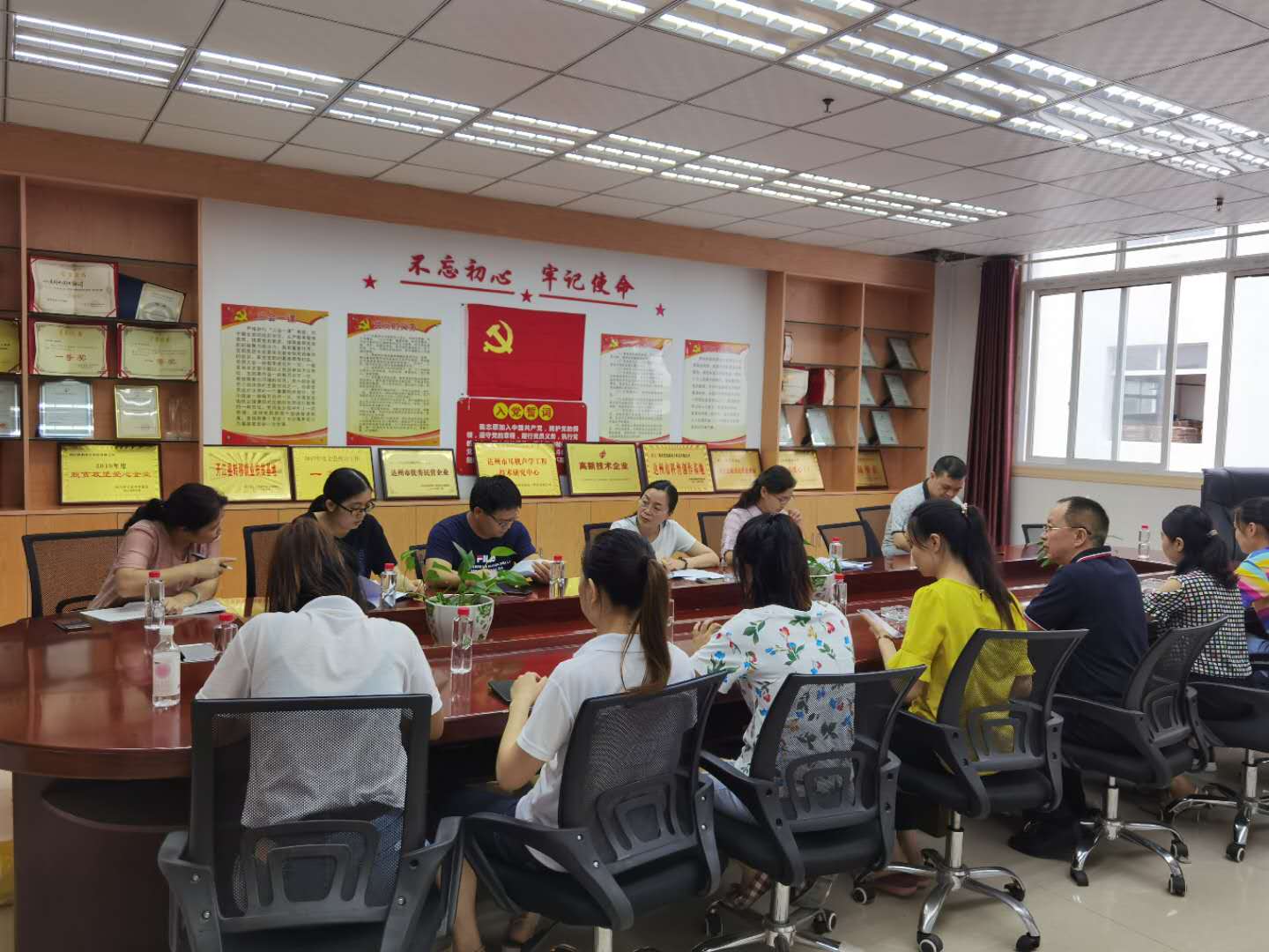 县总工会党组书记、副主席李洪霞一行调研经开区困难女职工.jpg