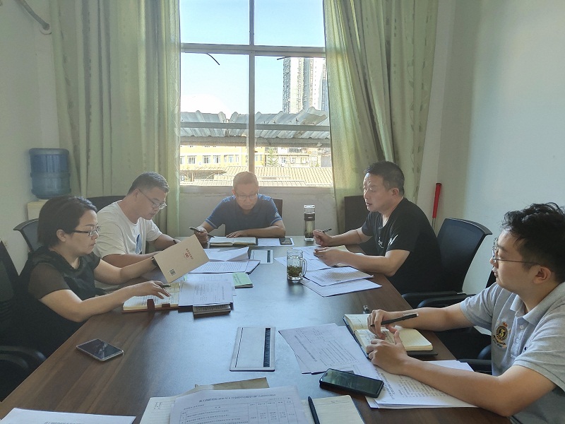 8月中心组学习.jpg