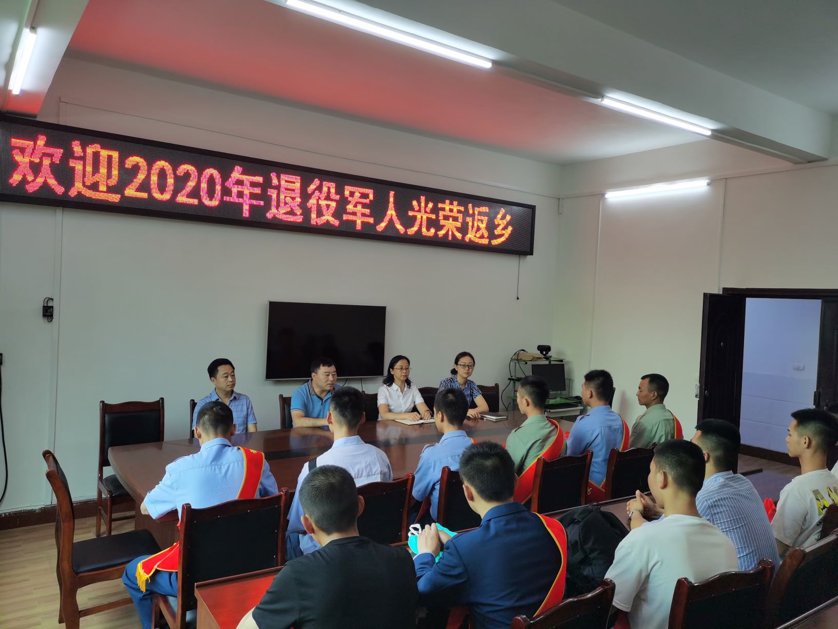 1座谈会.jpg