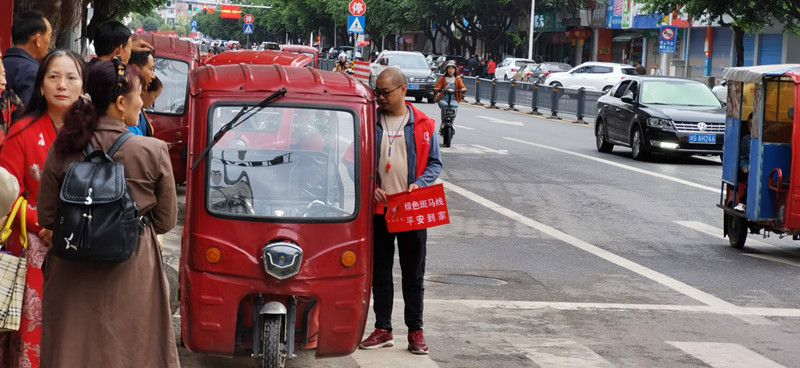 劝离世纪隆超市门口的三轮车_副本.jpg