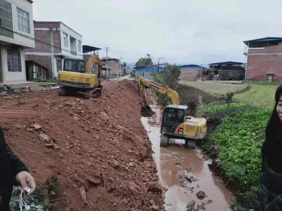 新宁镇修路.jpg