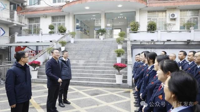 庞佑成带队看望慰问坚守工作岗位的一线干部职工